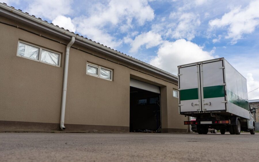 Image of a truck with a storage trailer on Page Street Leasing's website.